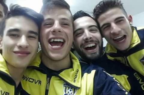SELFIE: ALCUNI GIOCATORI DELLA PAULESE CALCIO ESULTANO DOPO LA VITTORIA – 17-01-2016