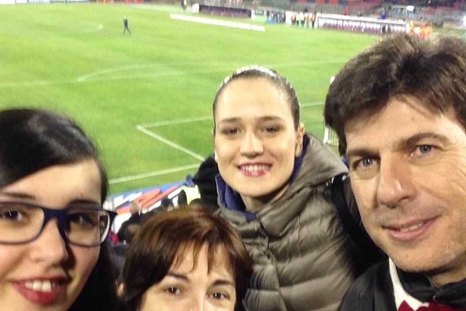SELFIE GUILCER SPORT: UNA RAPPRESENTANZA DELLA PALLAVOLO GHILARZA AL S.ELIA PER URLARE FORZA CAGLIARI!!