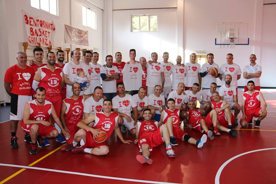 AL MEMORIAL BASTIANO PORCU SI IMPONGONO LE VECCHIE GLORIE DEL BASKET GHILARZA. GRANDE PUBBLICO PER UNA BELLA E TOCCANTE MANIFESTAZIONE AL MEMORIAL BASTIANO PORCU SI IMPONGONO LE VECCHIE GLORIE DEL BASKET GHILARZA. GRANDE PUBBLICO PER UNA BELLA E TOCCANTE MANIFESTAZIONE