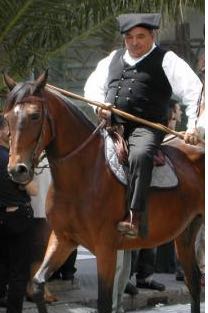 GHILARZA, CINQUE ANNI FA’ LA SCOMPARSA DI MARIO OPPO. DEDICO’ LA SUA VITA AL CAVALLO.