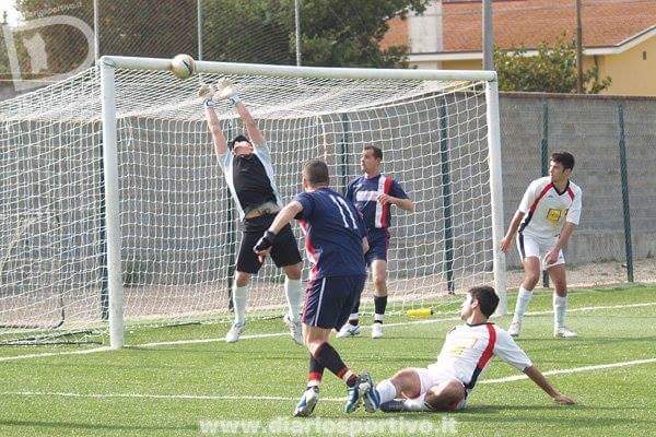 Calcio 1^ categoria: la seconda giovinezza ad Allai del carabiniere-bomber Marco Maniglio Calcio 1^ categoria: la seconda giovinezza ad Allai del carabiniere-bomber Marco Maniglio