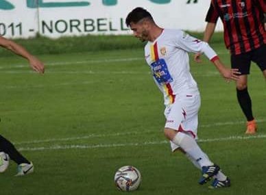CALCIO ECCELLENZA / Due gol di un grande Matteo Atzei regalano al Ghilarza la vittoria contro il Budoni e il quarto posto in classifica CALCIO ECCELLENZA / Due gol di un grande Matteo Atzei regalano al Ghilarza la vittoria contro il Budoni e il quarto posto in classifica