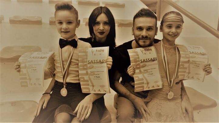 Danza sportiva. Pioggia di medaglie e titoli a Porto Torres e Pomezia per la Cuban Star di Abbasanta