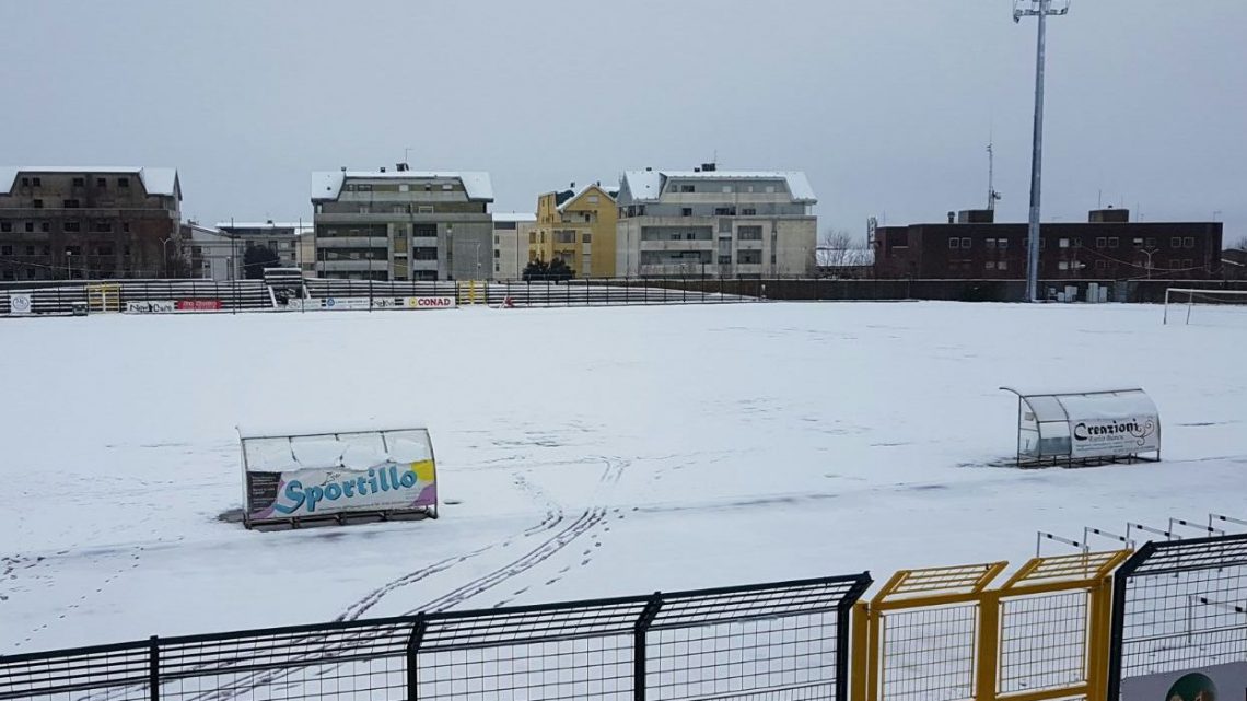 Calcio regionale con molte gare a rischio. Già rinviati i match di Tergu, Macomer, Tempio e Luras