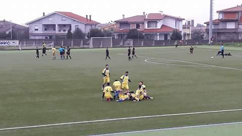 Calcio 1a Categoria Girone C. L’Abbasanta soffre più del previsto per battere l’Atletico Cabras. Match winner Alessio Corda
