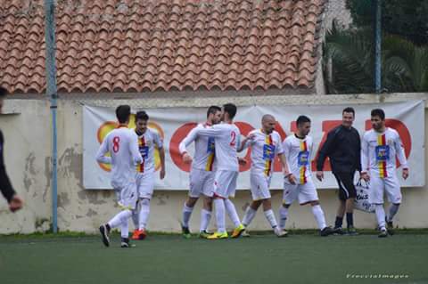 Calcio Eccellenza. Con il Tortolì a un passo dalla D, guerra serrata per play off e salvezza Calcio Eccellenza. Con il Tortolì a un passo dalla D, guerra serrata per play off e salvezza