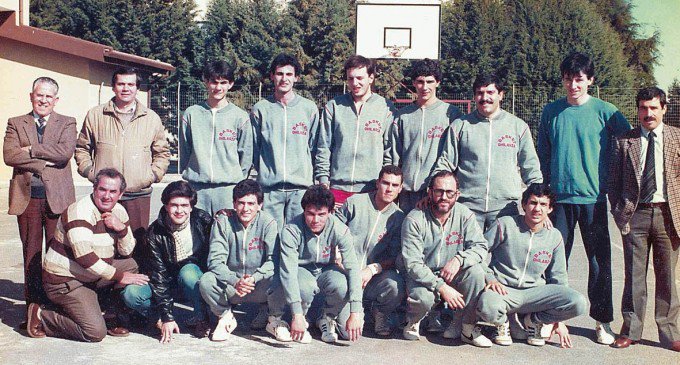 “Polvere di Stelle”. 33 anni fa, il Basket Ghilarza giocava in Promozione nel “campetto rosso”