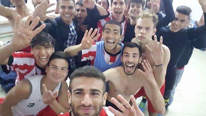 SELFIE GUILCERSPORT. I giocatori della Tharros Oristano Juniores festeggiano lo splendido campionato disputato quest’anno prima come vincitori del proprio girone e poi protagonisti delle fasi regionali. Complimenti!