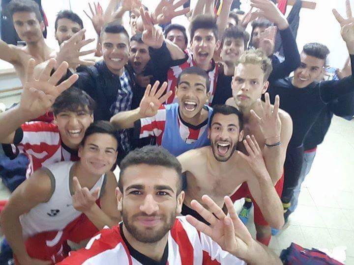 SELFIE GUILCERSPORT. I giocatori della Tharros Oristano Juniores festeggiano lo splendido campionato disputato quest’anno prima come vincitori del proprio girone e poi protagonisti delle fasi regionali. Complimenti!