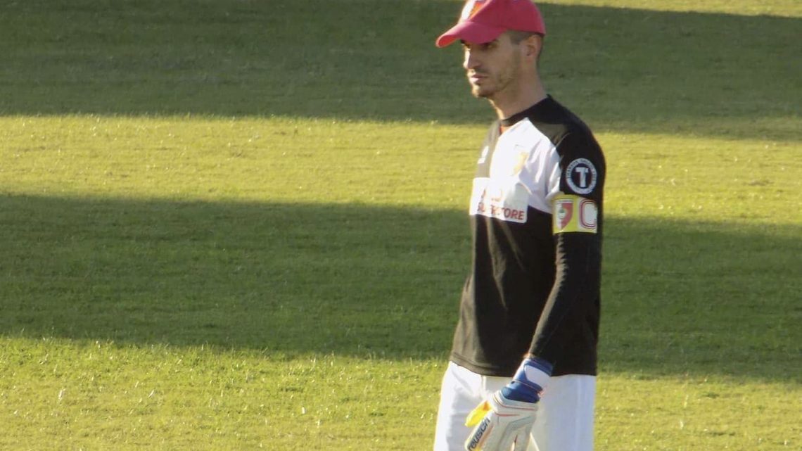 Calcio. Il Lunedì della Promozione B. La telefonata con il capitano della Tharros Riccardo Mele