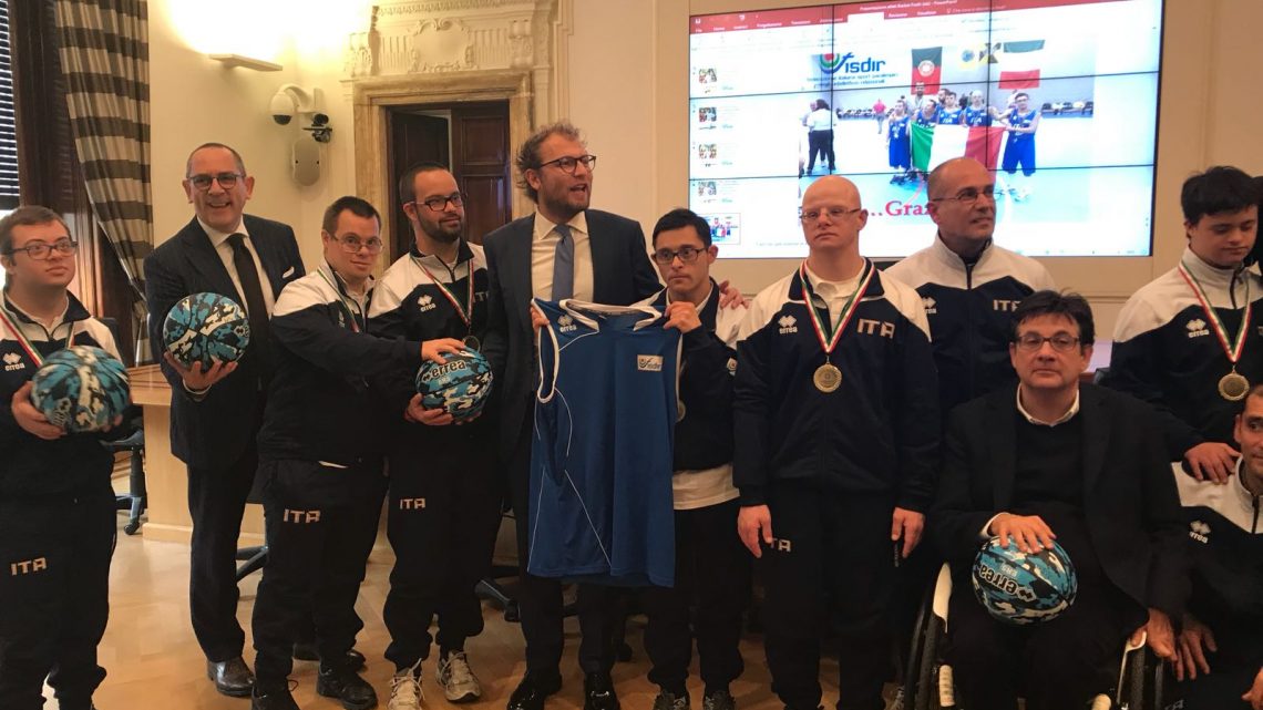 Il Ministro dello Sport Lotti premia tre atleti oristanesi della Nazionale di Basket con Sindrome di Down