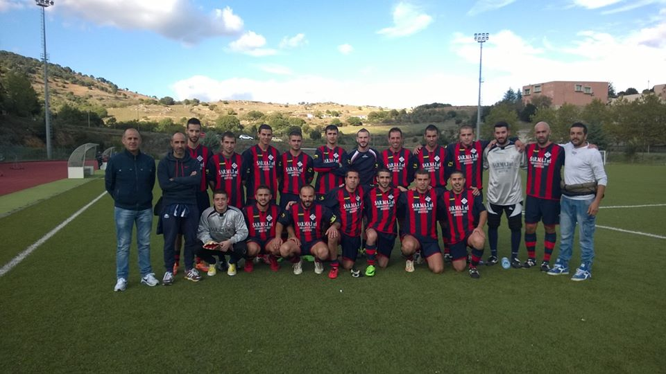 Calcio 2a Categoria G. Il veterano del Benetutti Carletto Dessena “fa le carte” al campionato