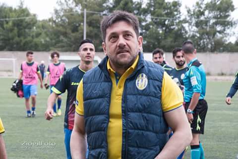 Calcio Promozione. “Sei anni che hanno scritto la storia dell’U.S Arborea”. Commosso addio con mister Firinu