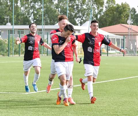 Calcio Eccellenza. Campionato 2018 -19 con 17 squadre. A Bosa si attende solo l’ufficialità della promozione Calcio Eccellenza. Campionato 2018 -19 con 17 squadre. A Bosa si attende solo l’ufficialità della promozione