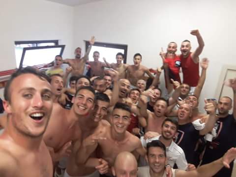 Calcio. Il Bosa si aggiudica ai rigori lo spareggio con l’Ossese. Primo per eventuali ripescaggi Calcio. Il Bosa si aggiudica ai rigori lo spareggio con l’Ossese. Primo per eventuali ripescaggi
