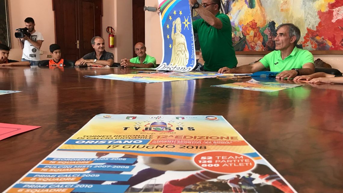 Oristano “capitale” del calcio giovanile. Presentata stamane la 12^ edizione della “Tyrsos Cup” Oristano “capitale” del calcio giovanile. Presentata stamane la 12^ edizione della “Tyrsos Cup”