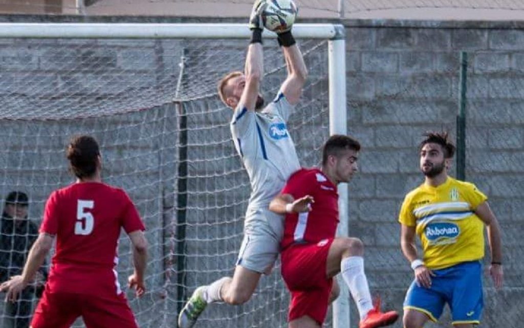 Calcio Promozione. Fumata bianca alla Tharros per mister Nulchis e il patron Mura annuncia i primi sei rinforzi Calcio Promozione. Fumata bianca alla Tharros per mister Nulchis e il patron Mura annuncia i primi sei rinforzi