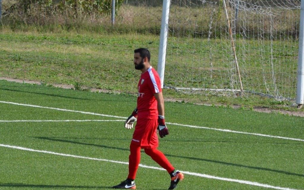 Calcio 1A categoria C. Il portiere capitano del Santa Giusta, Fabio Piras “fa le carte” alla giornata Calcio 1A categoria C. Il portiere capitano del Santa Giusta, Fabio Piras “fa le carte” alla giornata
