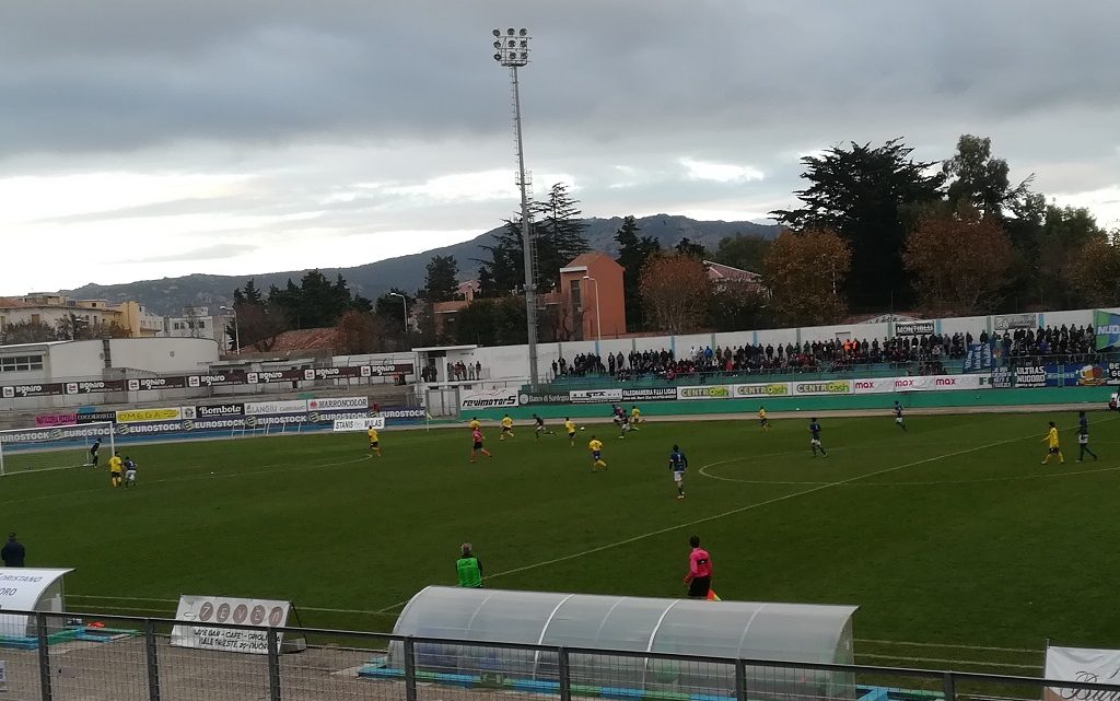 ALLA NUORESE TUTTI NEGATIVI DOMANI SI GIOCA/Tutto pronto al Frogheri per l’esordio a porte chiuse con il Porto Rotondo