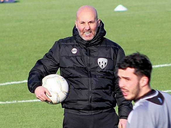 CALCIO ECCELLENZA / Novità in due panchine: il Castiadas toglie la fiducia a Prastaro, all’ Ossese Cantara si fa da parte per problemi di salute CALCIO ECCELLENZA / Novità in due panchine: il Castiadas toglie la fiducia a Prastaro, all’ Ossese Cantara si fa da parte per problemi di salute
