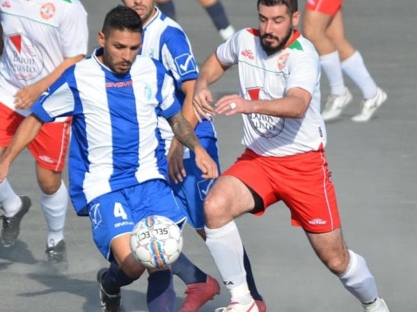 CALCIO 2a CATEGORIA E/Per il Simaxis che inizia oggi a lavorare ecco il centrocampista Roberto Congiu