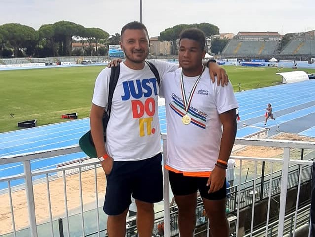 JHONATAM MAULLU CAMPIONE ITALIANO/L’atleta oristanese allenato da Mauro Gabrielli spedisce il giavellotto a 71,53 mt