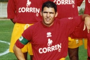 CAMPIONI DI PROVINCIA/Stefano Putzulu “Pedro Gol” indimenticato beneamino per i tifosi del Ghilarza CAMPIONI DI PROVINCIA/Stefano Putzulu “Pedro Gol” indimenticato beneamino per i tifosi del Ghilarza