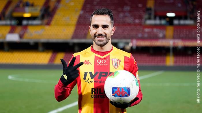 SARDI IN SERIE A / Sau (gol nel Benevento) e Carboni (90° da titolare  con il Cagliari), in campo nello Spezia  Mastinu