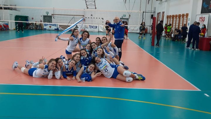 FOTO NOTIZIA/  Nella C femminile di Volley l’Ariete  si aggiudica l derby oristanese contro la Gymland per 3-2