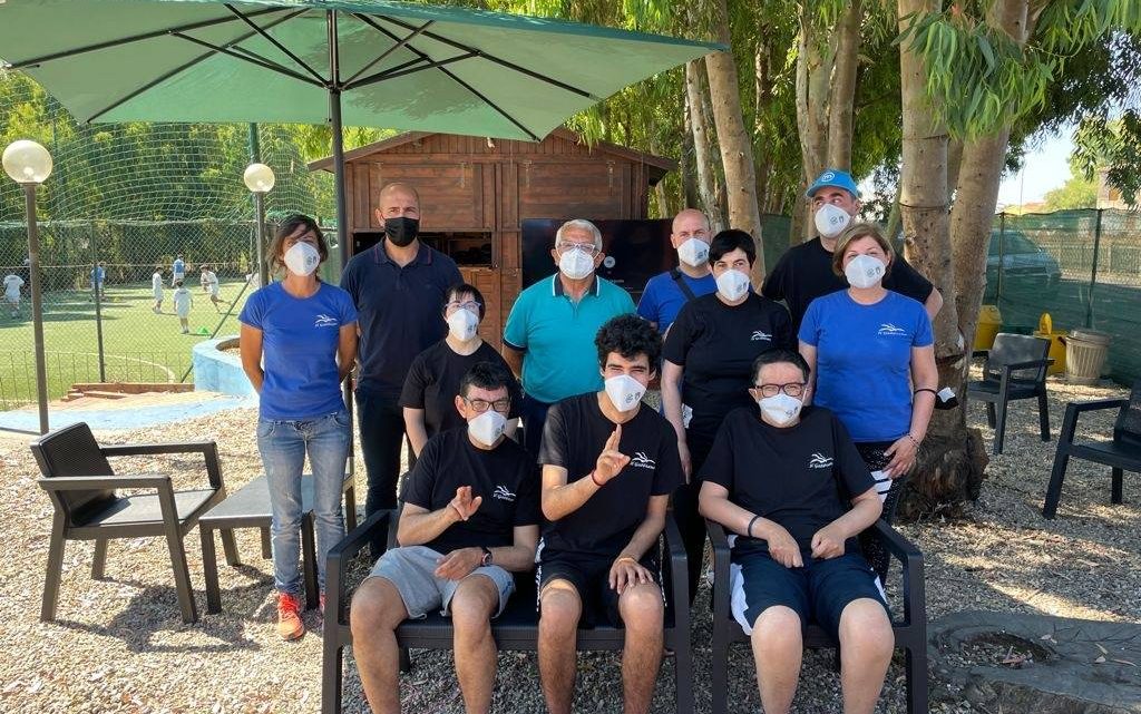 A.I.A.C. / Il vice presidente regionale Nino Cuccu e il presidente di Oristano Andrea Contini hanno consegnato le mascherine dell’Associazione al “Gabbiano” di Oristano