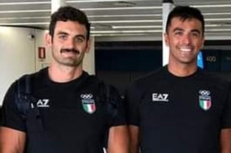 MEDAGLIA D’ARGENTO! / Il tecnico oristanese Stefano Loddo sul podio olimpico della canoa insieme al suo allievo Manfredi Rizza