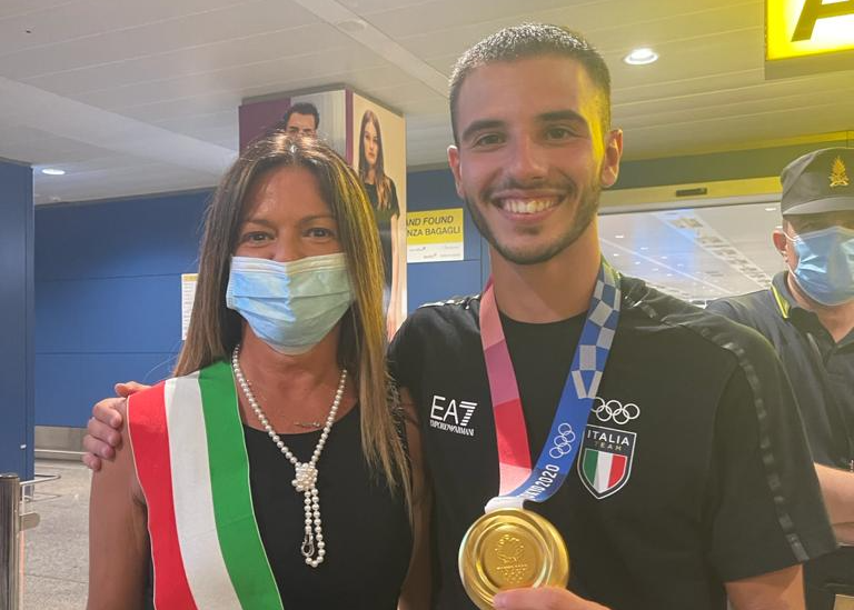 IL RIENTRO DI LORENZO PATTA/ Accoglienza da eroe per l’oro olimpico della staffetta 4X100