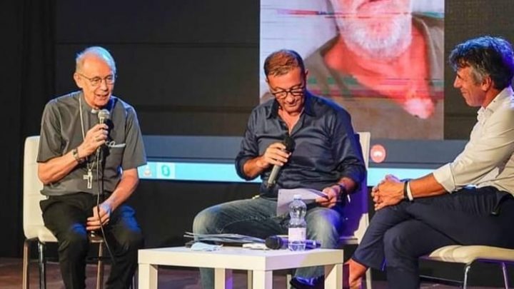 L’ex allenatore del Chelsea Roberto Di Matteo fra il pubblico a Tortoli  per il dibattito su Sport e Business promosso dalla Diocesi di Lanusei  e Nuoro