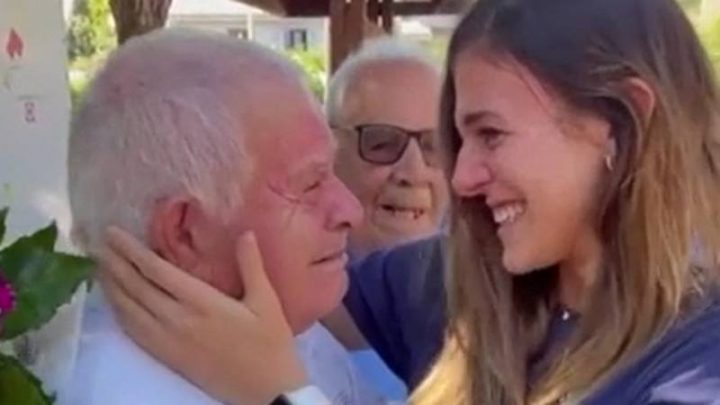 ALESSIA ORRO/ Diventano virali in tutta Italia  le immagini dell’ abbraccio fra le lacrime della  campionessa europea di Pallavolo e il nonno Peppino a Narbolia