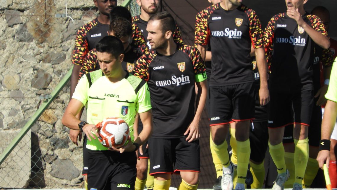 CALCIO ECCELLENZA / Gli arbitri della 5° di andata: Senes per il testacoda Monastir-Taloro, Pili al “Frogheri” dirige Nuorese-Bosa CALCIO ECCELLENZA / Gli arbitri della 5° di andata: Senes per il testacoda Monastir-Taloro, Pili al “Frogheri” dirige Nuorese-Bosa