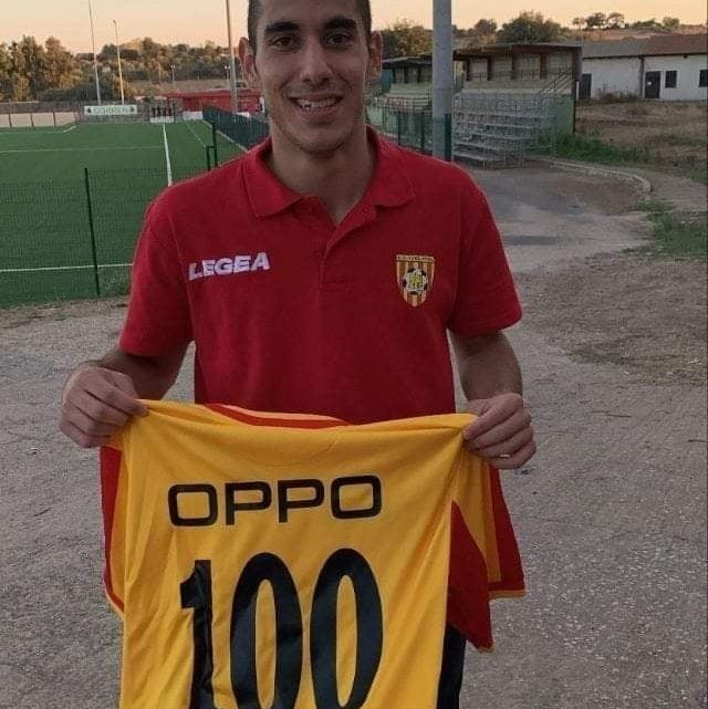 STEFANO OPPO / il giovane centrocampista ghilarzese raggiunge quota 100 presenze in Eccellenza con la maglia guallorossa