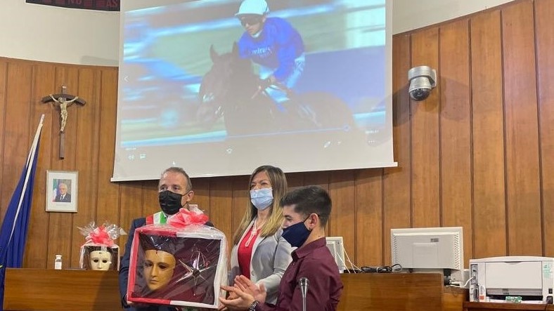 La città di Oristano ha festeggiato oggi il fantino Marco Ghiani altro campione dello sport. La città di Oristano ha festeggiato oggi il fantino Marco Ghiani altro campione dello sport.