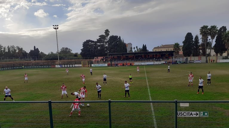 CALCIO PROMOZIONE B/ Successo della Tharros per 3-1 sulla capolista Macomerese ed ora la vetta è a un solo punto CALCIO PROMOZIONE B/ Successo della Tharros per 3-1 sulla capolista Macomerese ed ora la vetta è a un solo punto