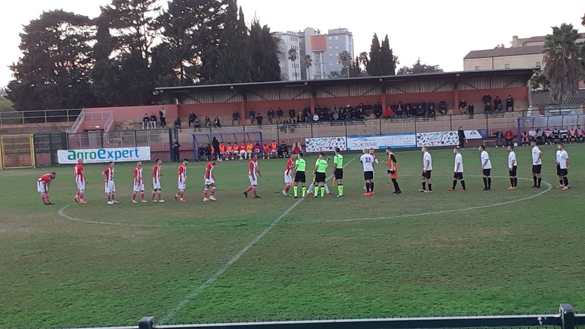 ANTICIPO CALCIO PROMOZIONE B/ Il Tonara mette paura alla Tharros : a Noli risponde Branichi ma gli ospiti ( in 10 per 50 minuti)  sprecano un penalty