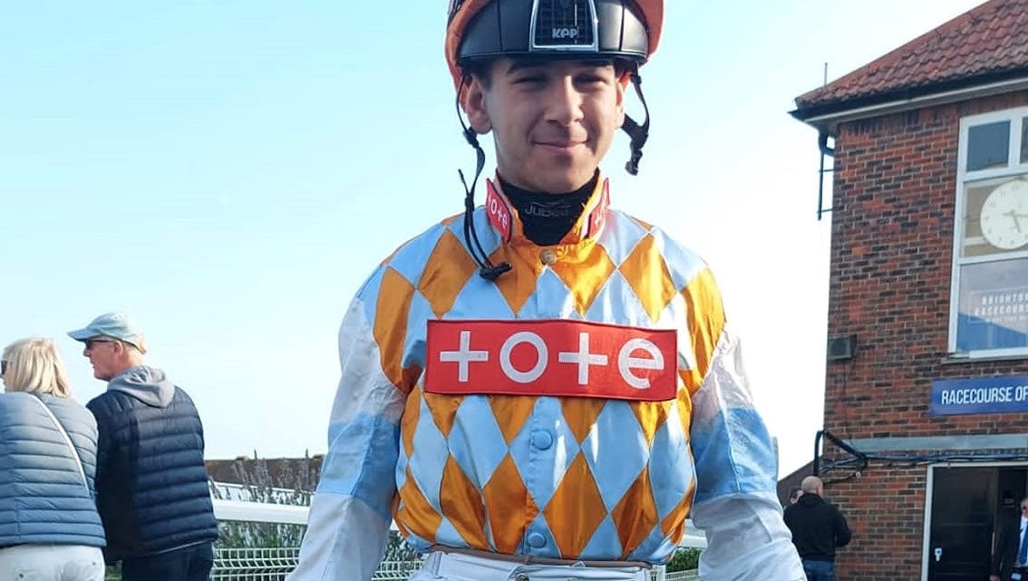 SUPER 2021 / Il  fantino oristanese Marco Ghiani raggiunge il grande traguardo delle 100 vittorie