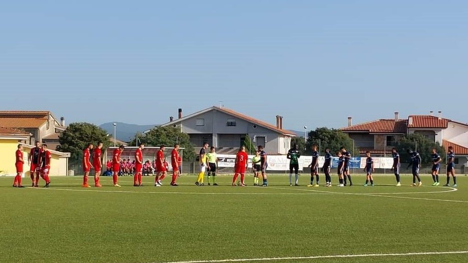 CALCIO REGIONALE/ Dibattito aperto: secondo voi è opportuno  avere in rosa tantissimi stranieri a discapito dei giocatori sardi?