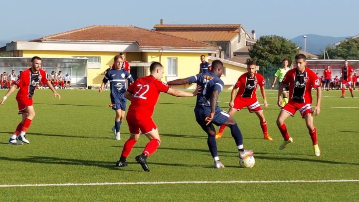 CALCIO PROMOZIONE B/  Il  Barisardo ( quasi tutto straniero) segna subito e poi resiste agli assalti dell’Abbasanta che avrebbe meritato il pari