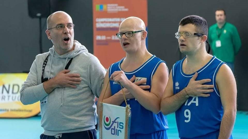 BASKET/ Il coach di Vilaurbana Mauro Dessi:” Cantare con questi ragazzi l’inno italiano è stato emozionante, da commuoversi” 
