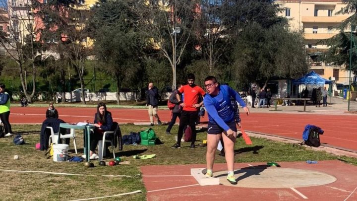 LANCIO DEL PESO/ Federico Piras di Uras  primo nella categoria ai campionati giovanili di Nuoro